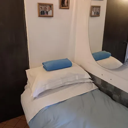 A Casa Di Claudio In Centro شقة *